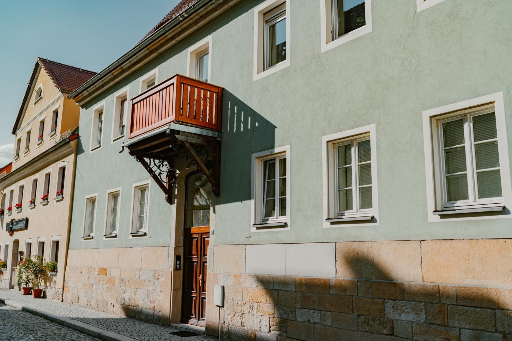 Modernes Mit Balkon Und Stellplatz Apartment *
