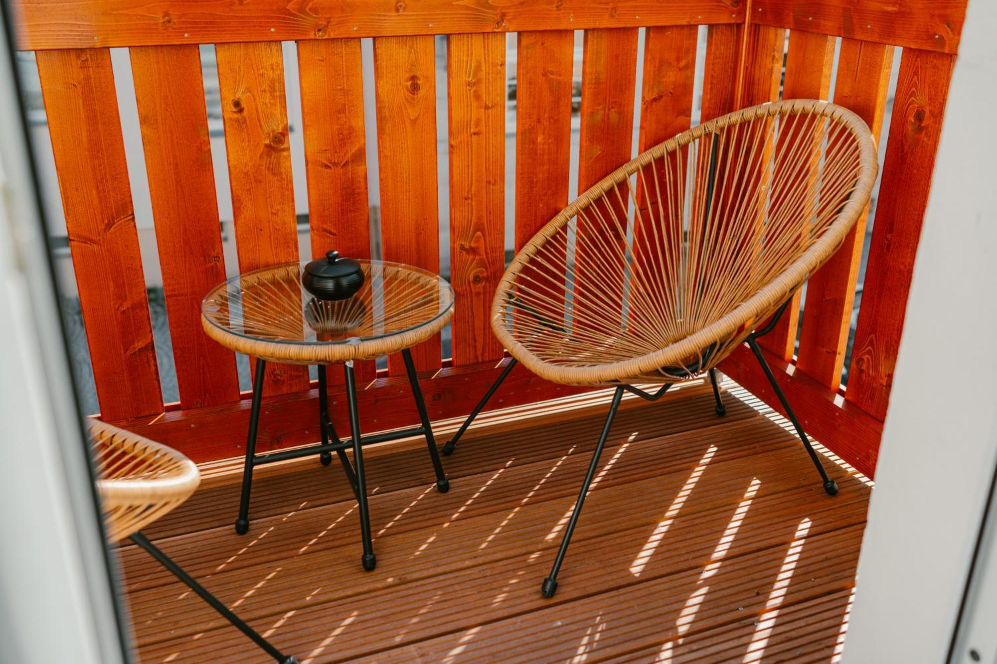 Modernes Mit Balkon Und Stellplatz Apartment Konigstein an der Elbe
