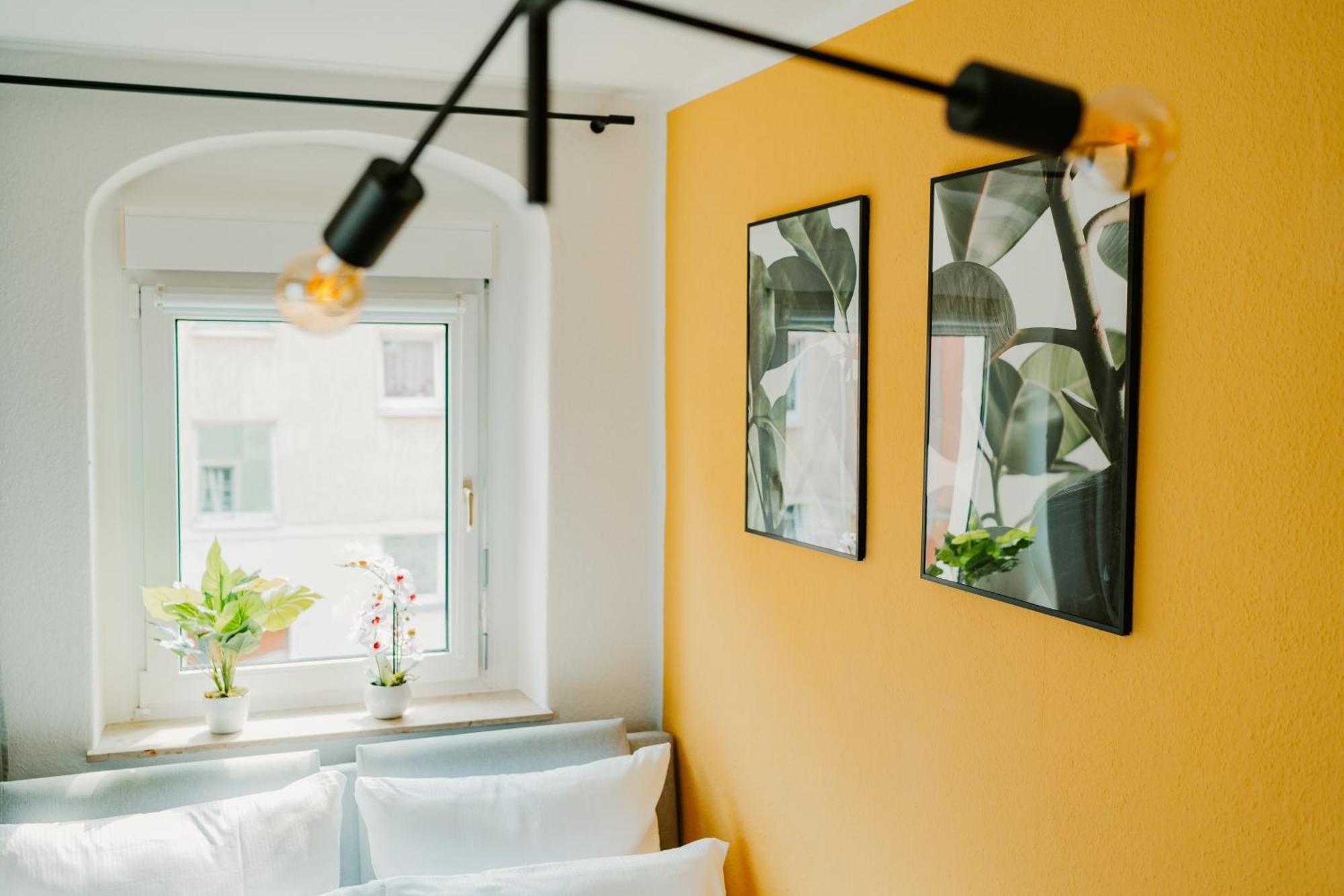 Modernes Mit Balkon Und Stellplatz
