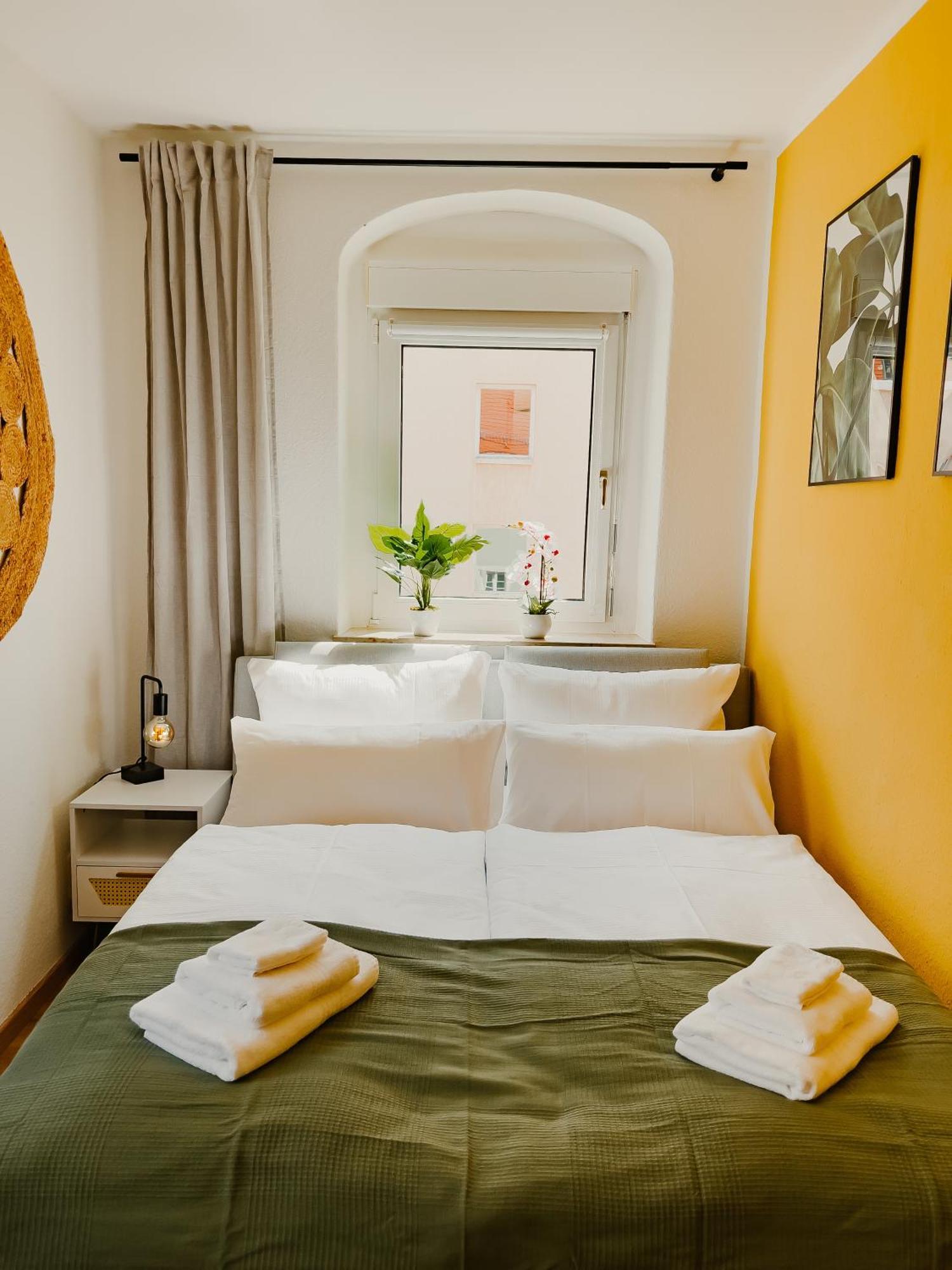 Modernes Mit Balkon Und Stellplatz